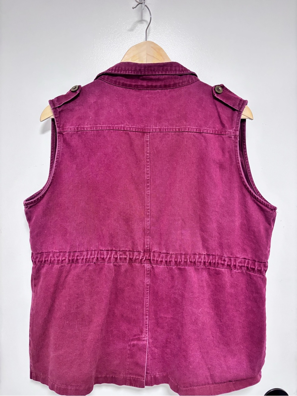 Beyove Women's Utility Vest in Burgundy - Picture 3 of 5